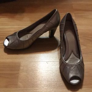 Nurture by Lamaze Heels